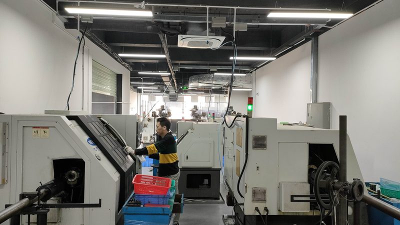 以下是一些知名的国外数控车铣复合机床代理品牌：